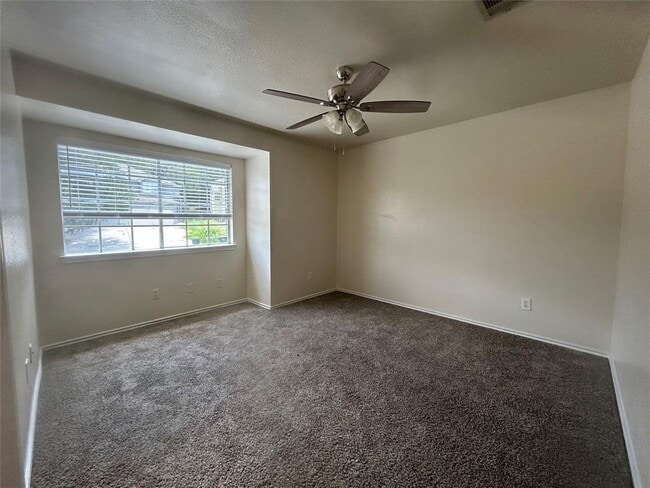 Photo - 844-846-846 Sagewood Trail