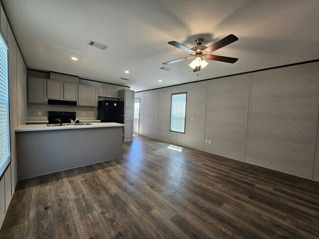 511 Suwanee Dr