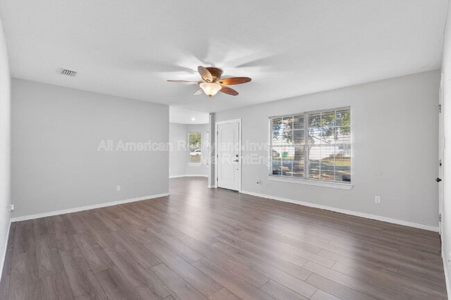 Photo - 908 Emily Cir