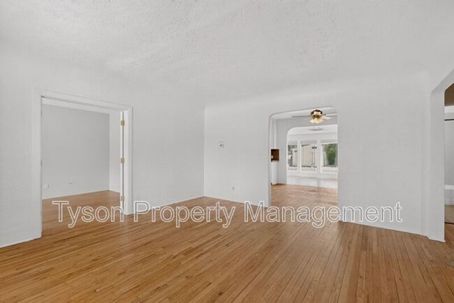 Photo - 310 Truman St NE