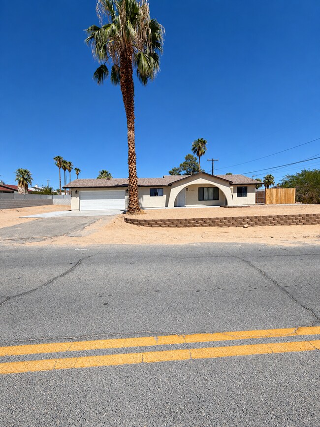 71810 El Paseo Dr