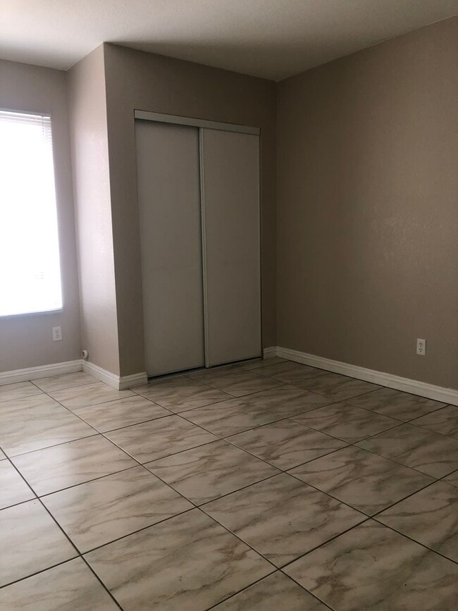 Photo - GORGEOUS SINGLE STORY HOME IN NORTH TOWN READY FOR YOU TO RENT !!