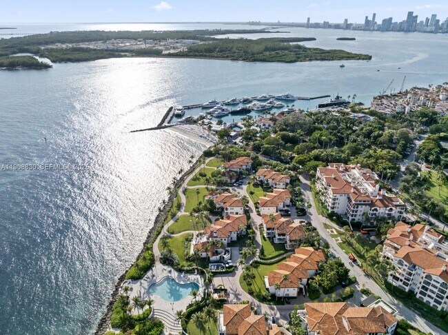 Building Photo - 19217 Fisher Island Dr Unit 19217