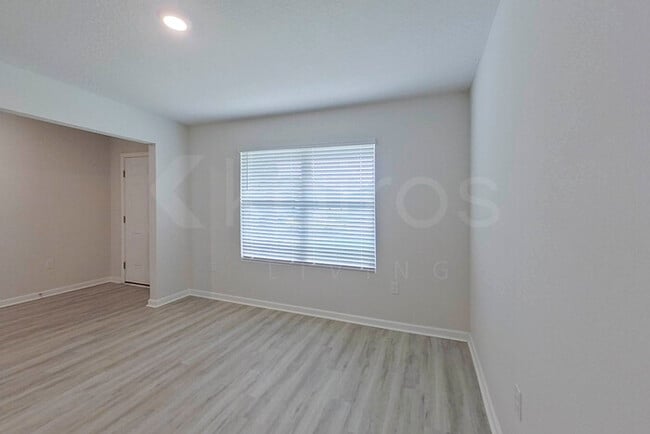 Photo - 412 Monarch Ln