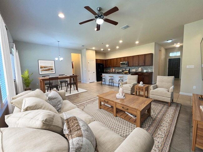 Photo - 114 Clear Water Pass