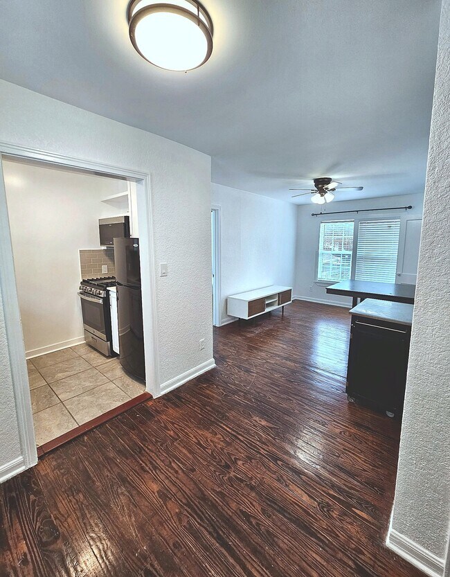 Building Photo - 4305 Polk St