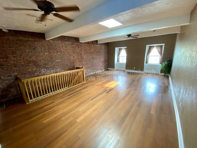 Building Photo - 1912 Jane St Unit 2