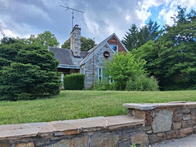 Photo - 172 E Green St