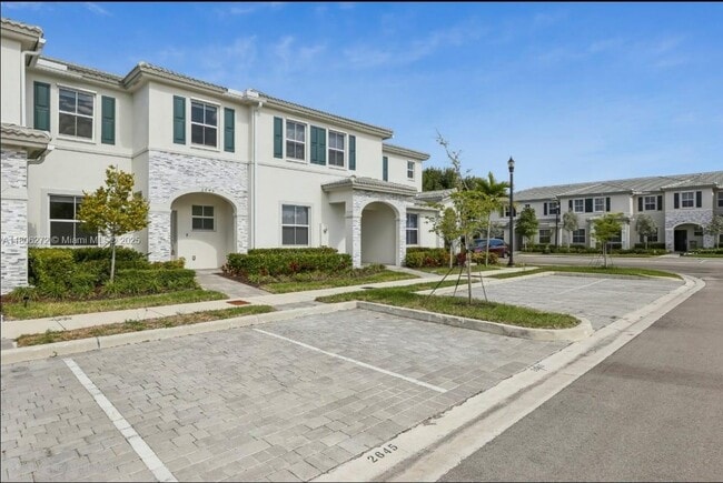 Building Photo - 2645 SE 17th St Rental
