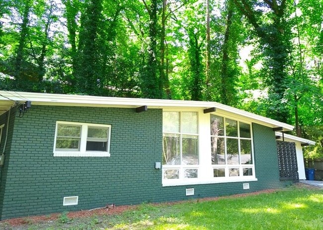 Photo - 3 bedroom 1.5 bath in East Point, GA