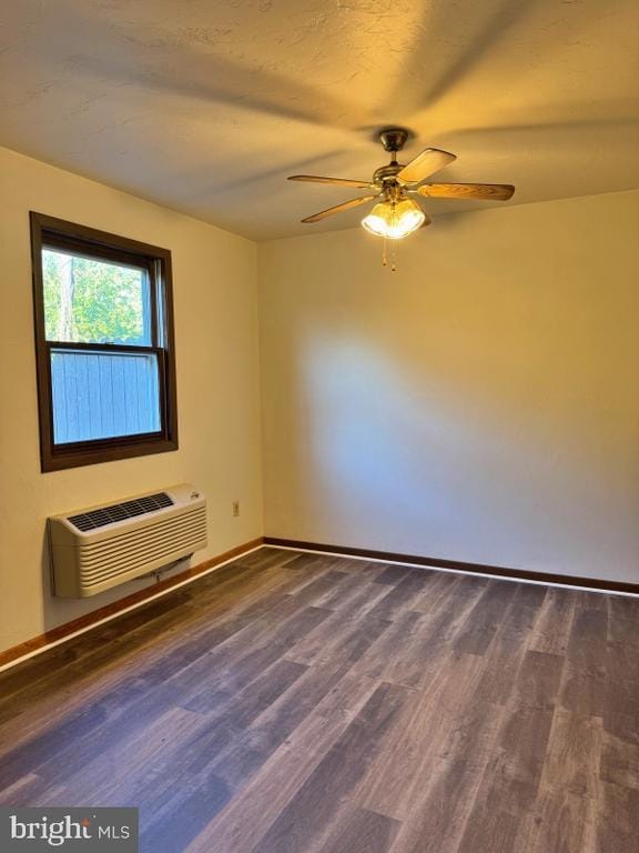 Photo - 205 Catalpa Ln