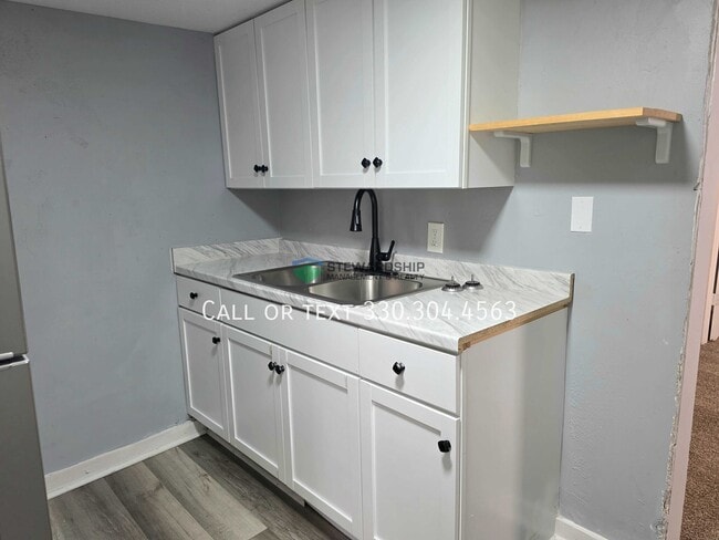 885 Wales Rd NE Unit B