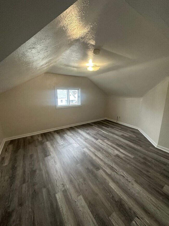 Photo - 4bd Single Maple Section 8