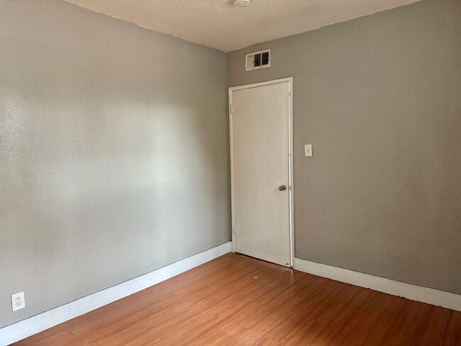 Photo - Cozy 2-Bed Upstairs Rental – Well-Maintained & Move-In Ready!