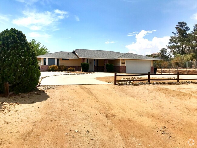 Building Photo - 16874 Lambert Ln Rental