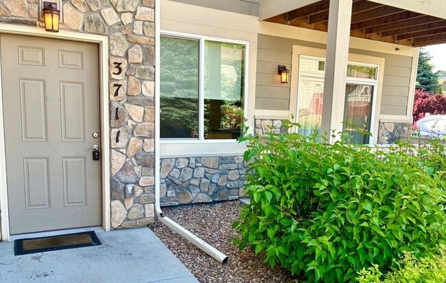 Building Photo - ***2 WEEKS FREE***West Greeley Spacious Townhome With New Carpet! Unit 3711