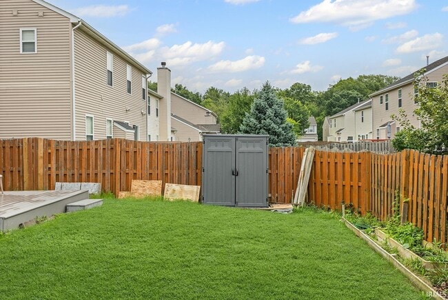 Photo - 987 Marwyck St