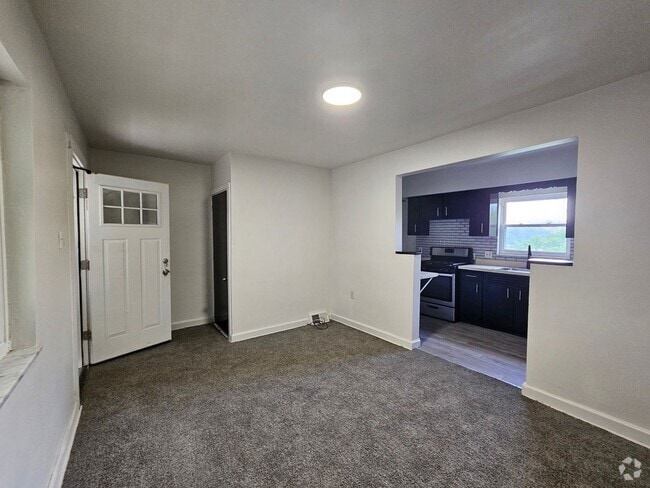 Building Photo - Newly updated 3 bedroom 2 bathroom home in...