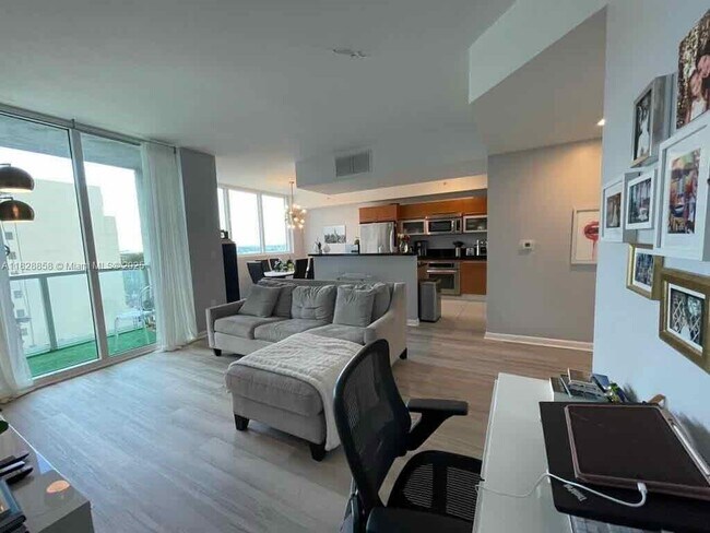 Photo - 244 Biscayne Blvd Unidad 608