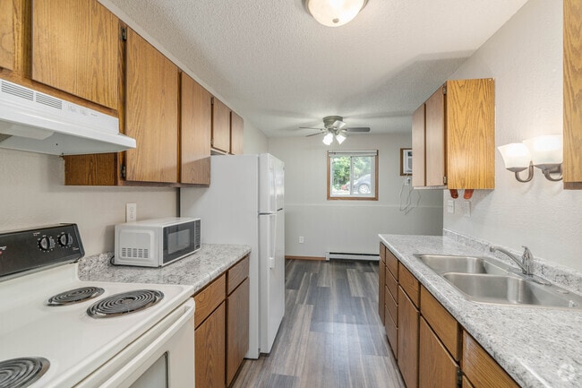 2BR,1BA - 780SF - Kitchen