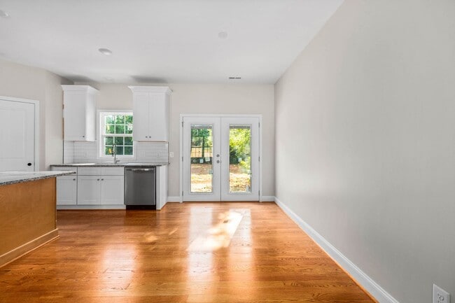 Photo - 2495 Griffith Rd