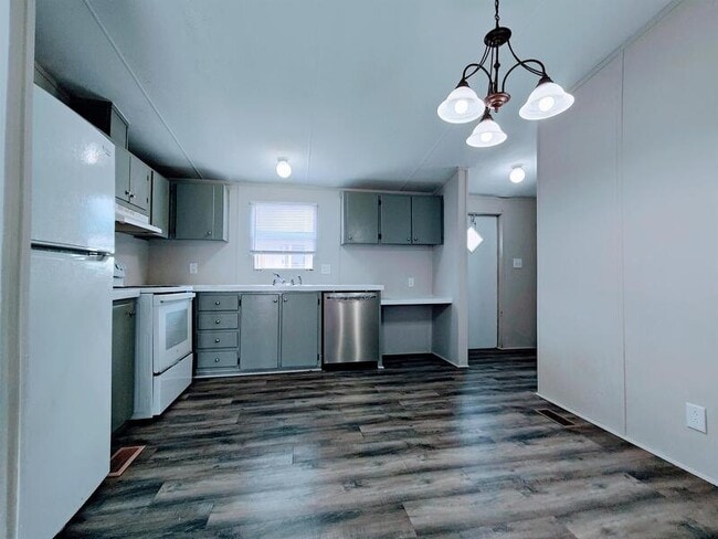 Photo - 220 Sunshine Dr