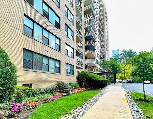 Building Photo - 201 St Pauls Ave