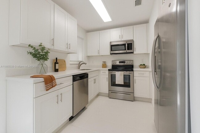 Building Photo - 1428 NE 2nd Ave Unit 2