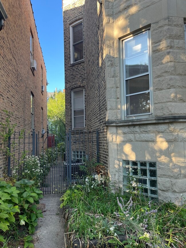 Photo - 1924 W Wilson Ave Unidad 1