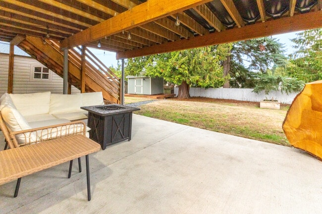 Building Photo - 18917 66th Pl W Unit Downstairs