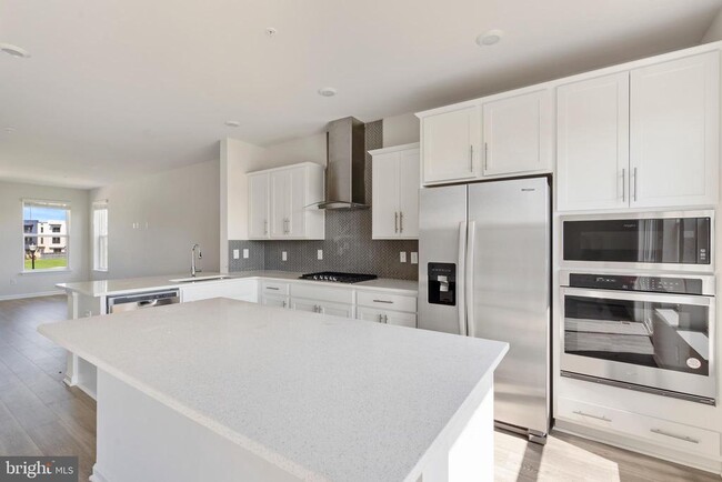 Photo - 877 Amity St