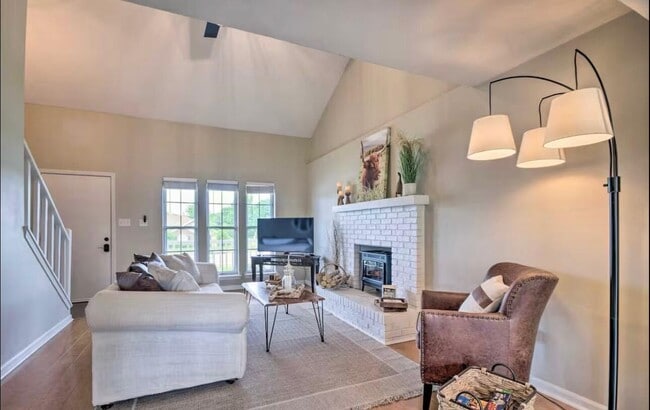 Photo - 532 W Southampton Dr