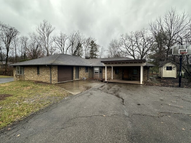 Building Photo - 690 Terrace Lake Rd
