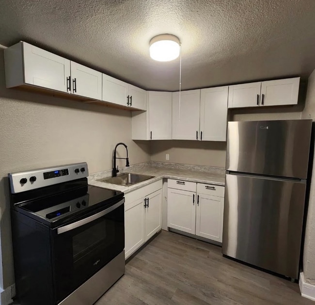 Photo - 910 Baltic St House