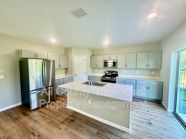 Building Photo - 12832 Oak Hill Way Rental