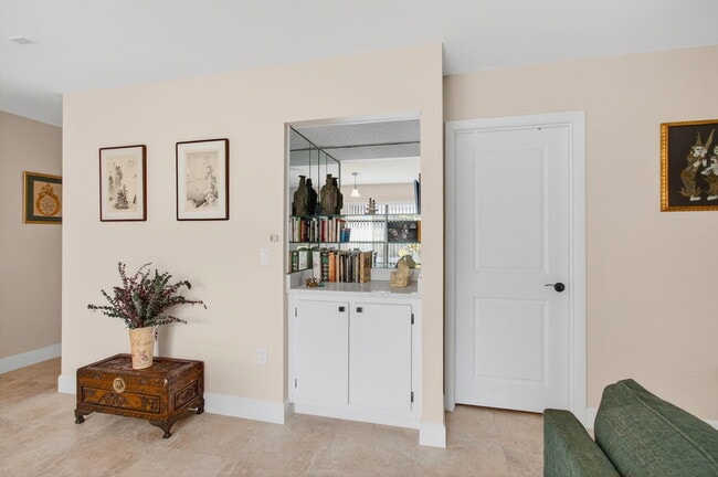 Photo - 30 Southport Ln Unit H