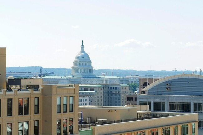 400 Massachusetts Ave NW Unit 915