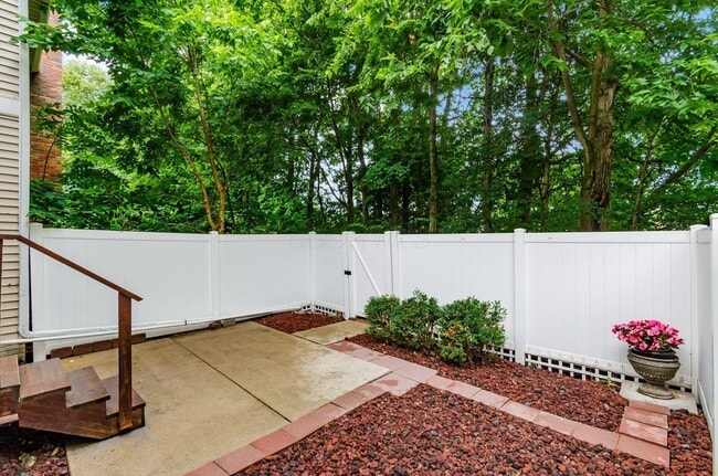 Photo - 5841 Elmbridge Ln Unidad 27-4