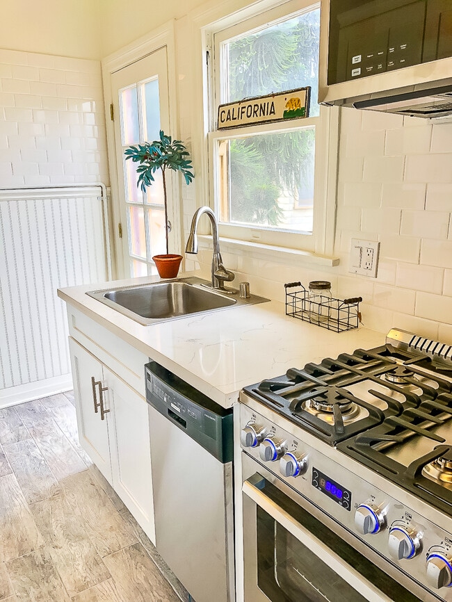 Photo - 237 Pacific St Unit B