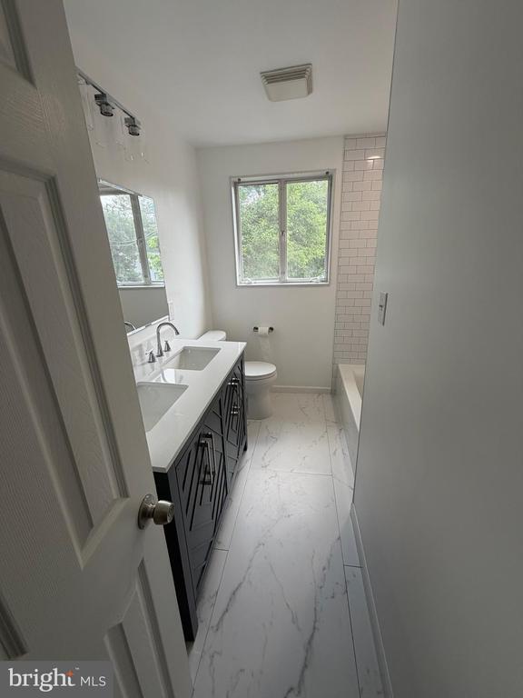 Photo - 4206 Washington Blvd Unit 2
