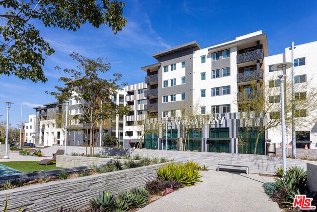 Building Photo - 11950 W Erwin St Unit 327-327 Rental