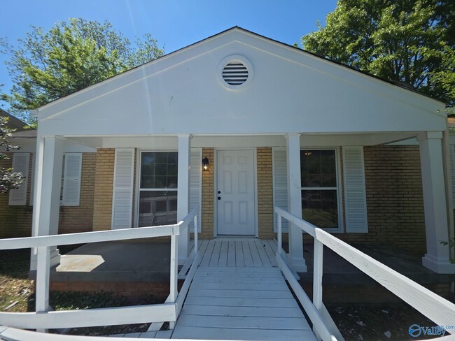 Building Photo - 307 Mockingbird Rd SE