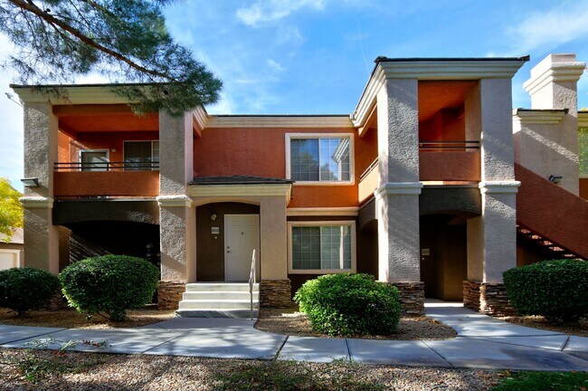 Building Photo - FANTASTIC HIGHLY UPGRADED UNIT FACING THE PARK AND POOL.