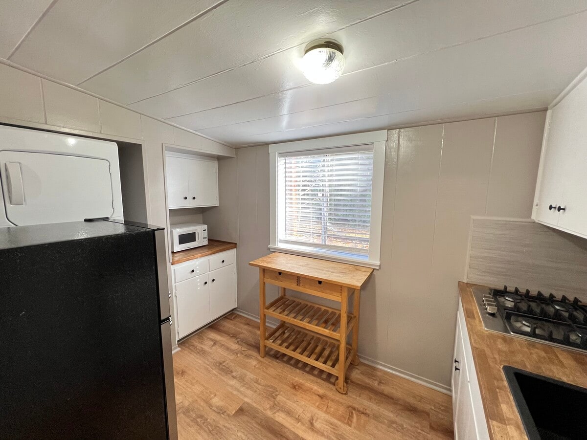 Kitchen - 1226 Middlefield Rd