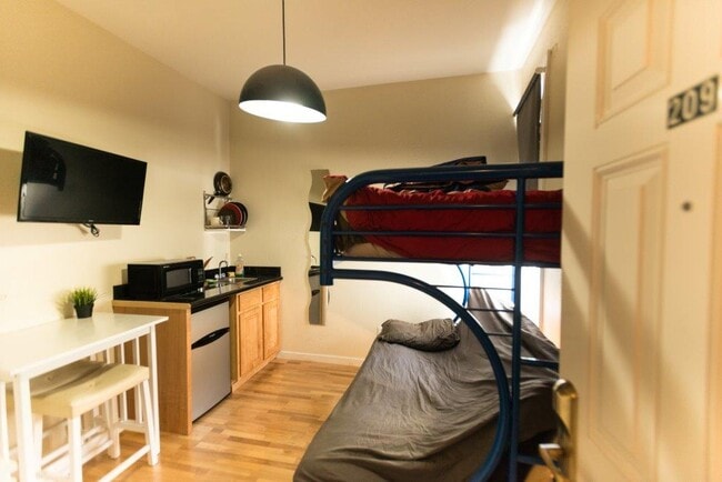 UrbaNests | 221 7th St Residences