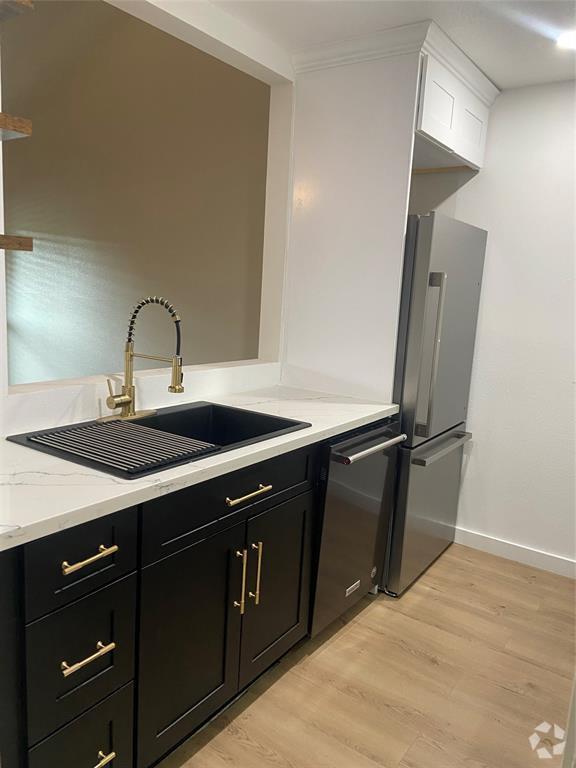 Building Photo - 5711 Sugar Hill Dr Unit 94 Rental