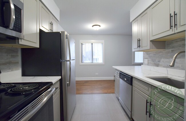 Building Photo - 7541 N Winchester Ave Unit 306