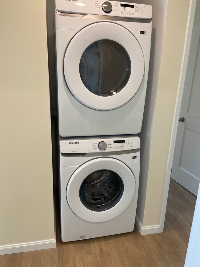 Laundry - 3118 W 48th St Unit 6