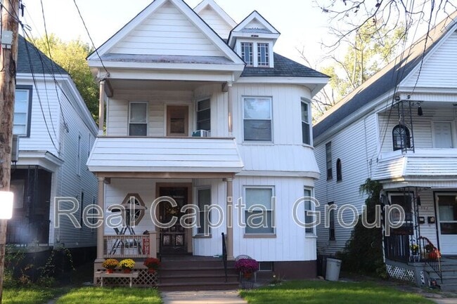 Building Photo - 704 South Ave Unit 1