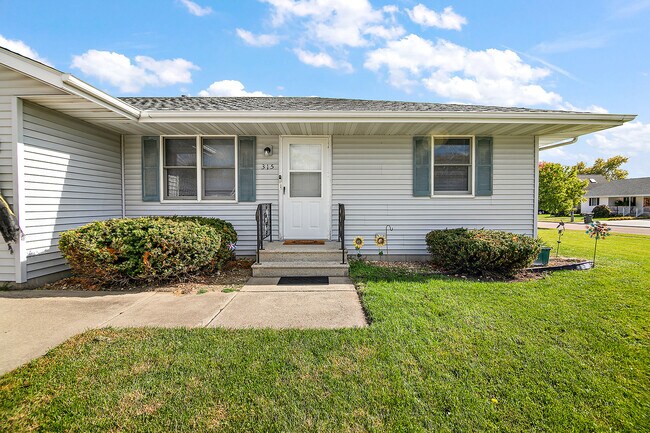 Photo - 315 N School St